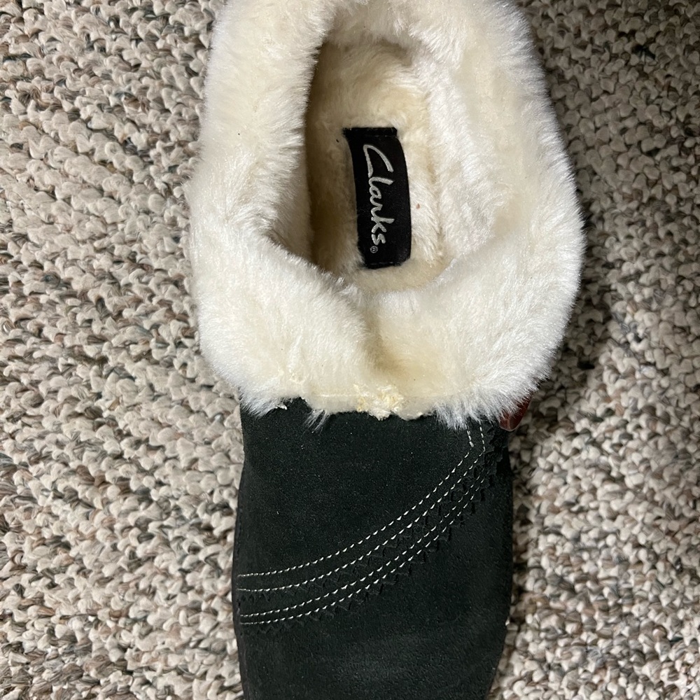 Clarks indoor/outdoor slippers ladies 10. NEW